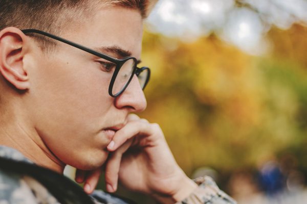 Joven acusado de estafa en Madrid reflexiona sobre su defensa con ayuda de Bufete Paredes & Asociados